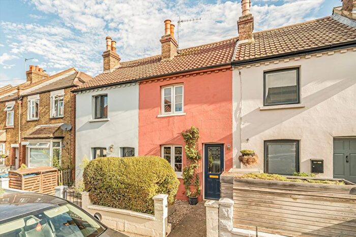 2 Bedroom Property For Sale In Gladstone Road, Surbiton, KT6