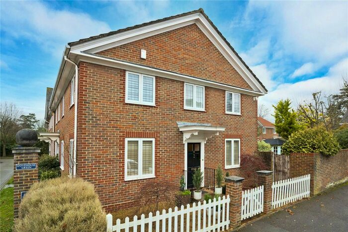 4 Bedroom End Of Terrace House To Rent In Dove House Green, Weybridge, Surrey, KT13