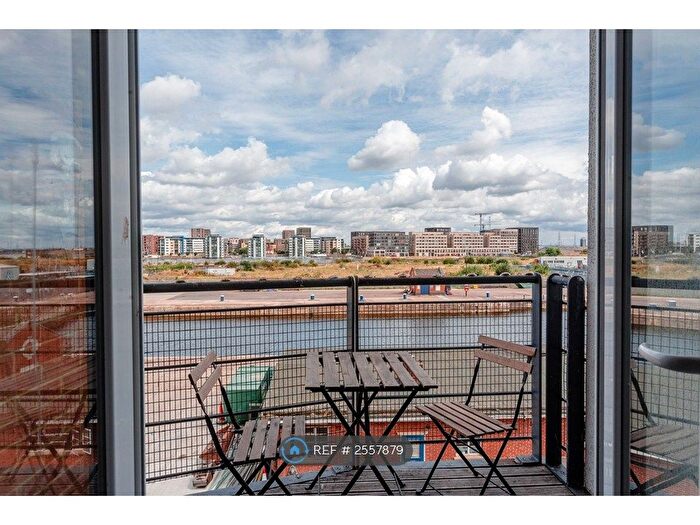 3 Bedroom Flat To Rent In Felixstowe Court, London, E16