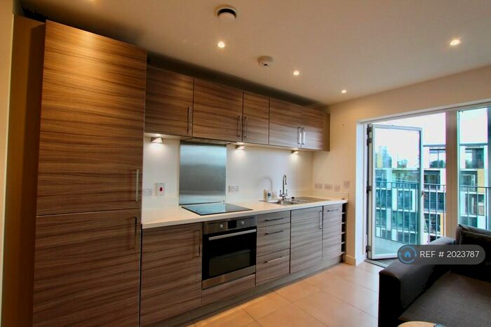 Studio To Rent In Atkins Square, London, E8