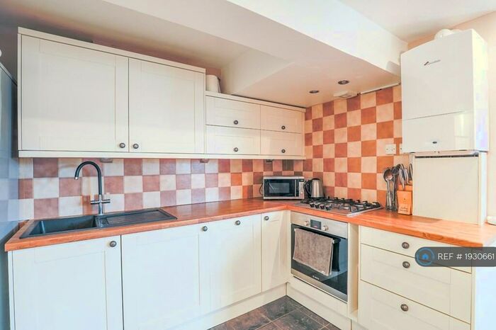 2 Bedroom Flat To Rent In Jerningham Road, London, SE14