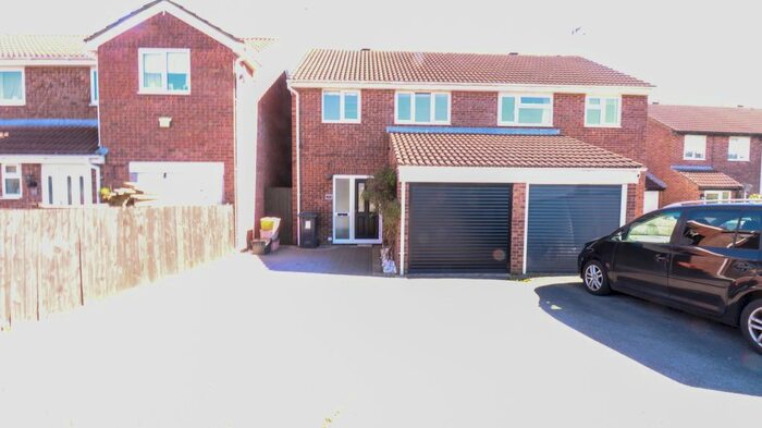 3 Bedroom Semi-Detached House To Rent In Silchester Way, Westlea, Swindon, SN5