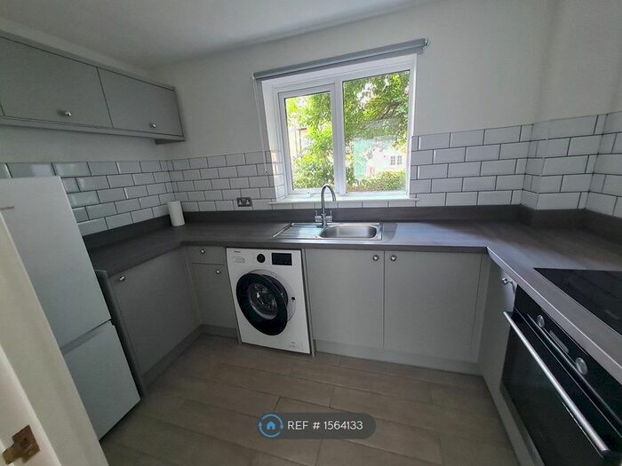 2 Bedroom Flat To Rent In Trinity Mews, Bury St. Edmunds, IP33