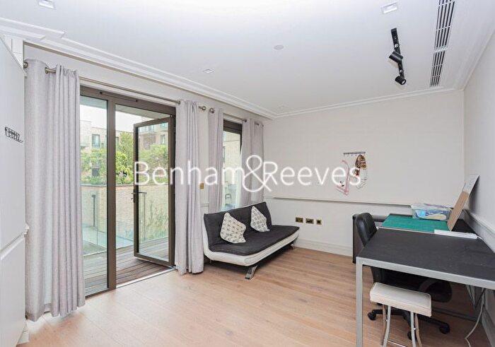 1 Bedroom Flat To Rent In Queens Wharf, Crisp Road, W6