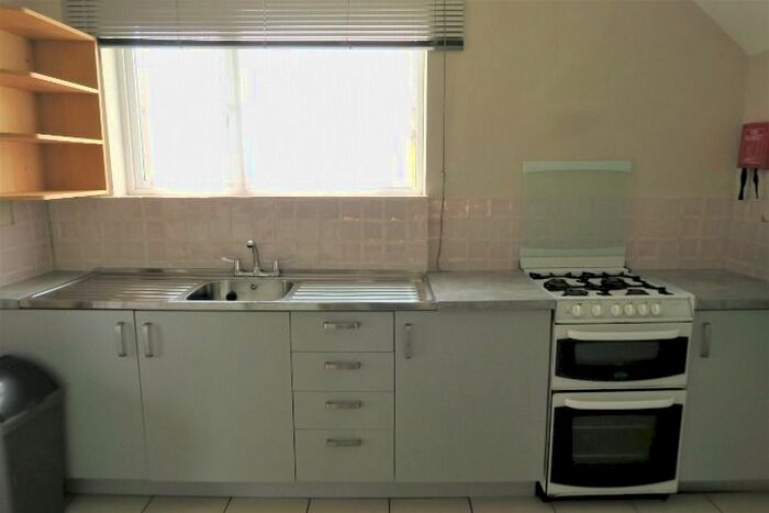 4 Bedroom Semi-Detached House To Rent In Brangwyn Grove, Bristol BS7