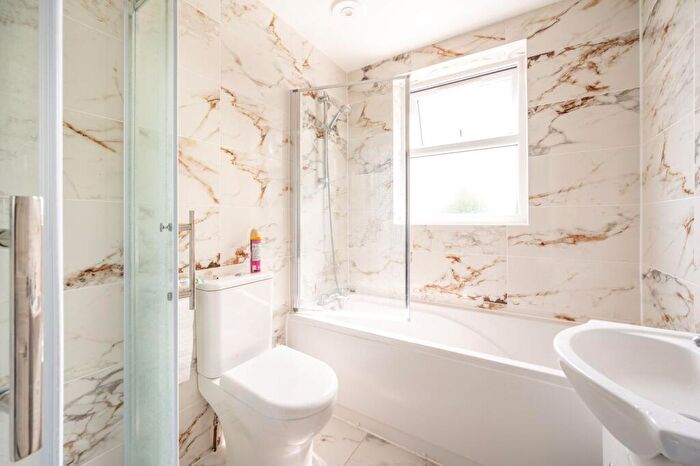 3 Bedroom End Of Terrace House For Sale In Rectory Road, Manor Park, London, E12