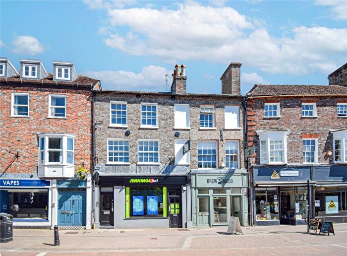 2 Bedroom Apartment To Rent In Bartholomew Street, Newbury, Berkshire, RG14