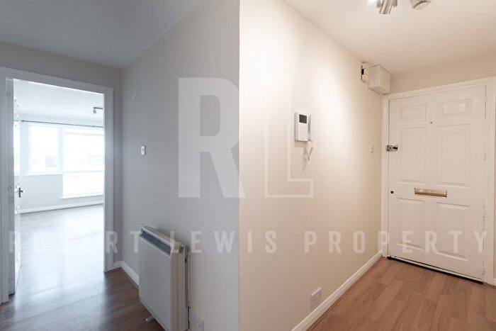 1 Bedroom Flat To Rent In Etchingham Park Road, London, N3