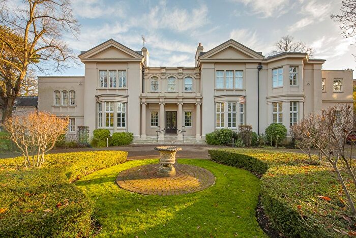 2 Bedroom Flat To Rent In Wimbledon Park Side, London, SW19