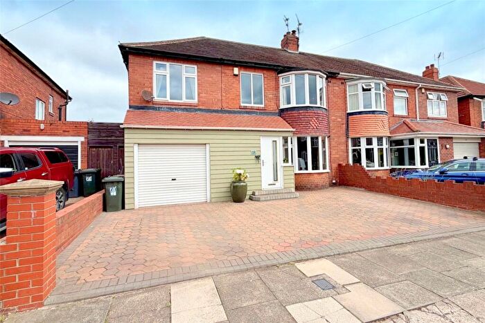 4 Bedroom Semi-Detached House For Sale In Deepdale Road, Cullercoats, NE30