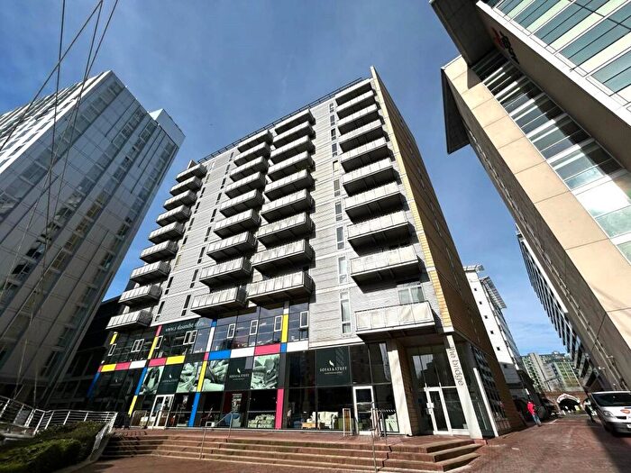 1 Bedroom Apartment To Rent In Dearmans Place, Salford, Greater Manchester, M3