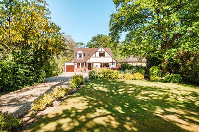 4 Bedroom Detached House For Sale In Reading Road, Finchampstead, Wokingham, Berkshire, RG40