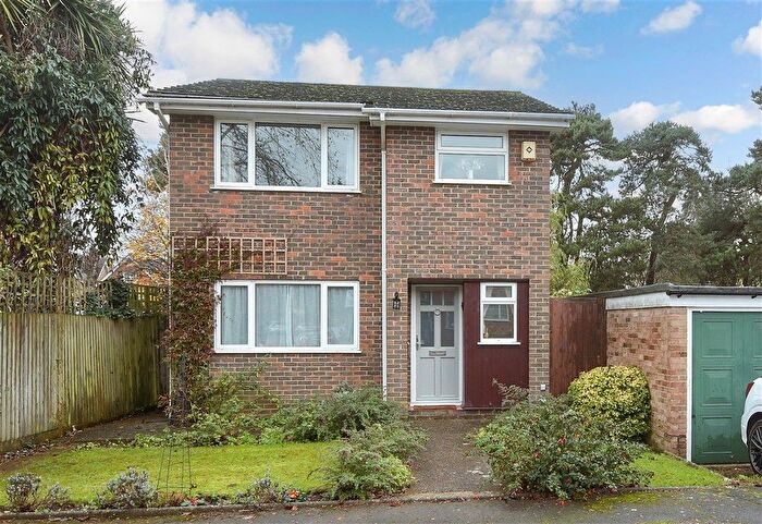 3 Bedroom Detached House For Sale In Yorke Gardens, Reigate, Surrey, RH2