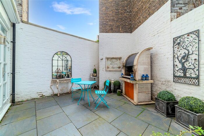3 Bedroom Flat To Rent In Cambridge Street, London, SW1V