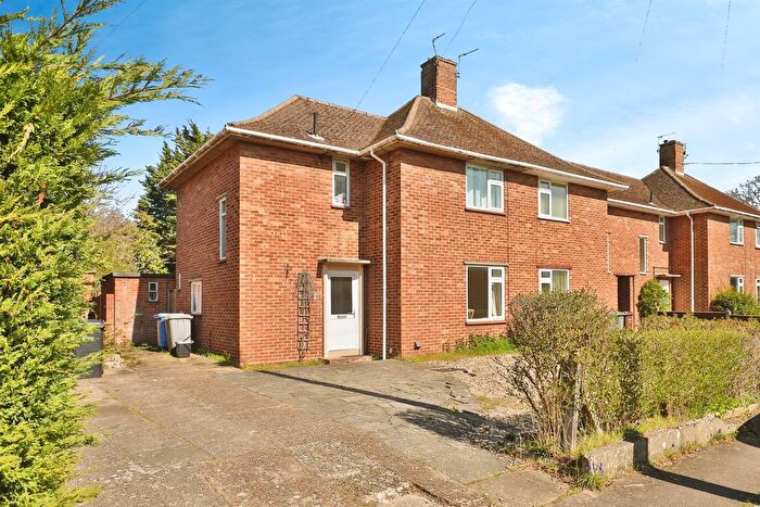 4 Bedroom Semi-Detached House For Sale In Coniston Close, Norwich, NR5