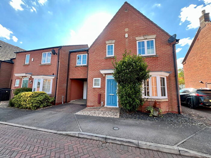 4 Bedroom Link Detached House For Sale In Orchard Close, Desborough, NN14