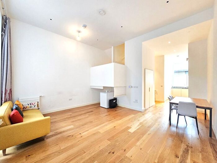 3 Bedroom Flat To Rent In Maud Street, Canning Town, London, E16