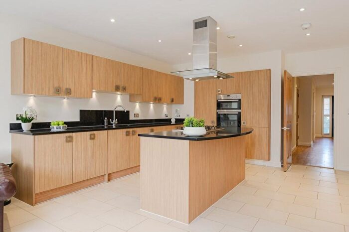4 Bedroom Semi-Detached House To Rent In Lincoln Grove, Weybridge, KT13