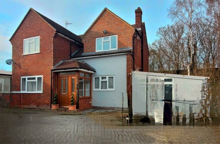 6 Bedroom Detached House For Sale In Squires Close, Strood, ME2