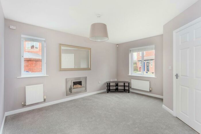 3 Bedroom Semi-Detached House To Rent In Marlowe Road Stratford-upon-Avon Warwickshire, CV37
