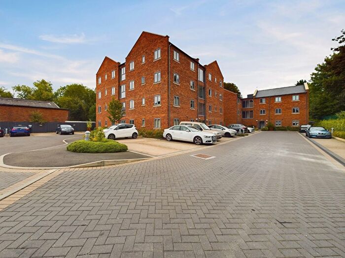2 Bedroom Flat For Sale In Hadley Place, Worcester, Worcestershire, WR2