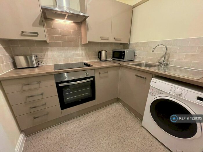 2 Bedroom Flat To Rent In Buckingham Place, Clifton, Bristol, BS8