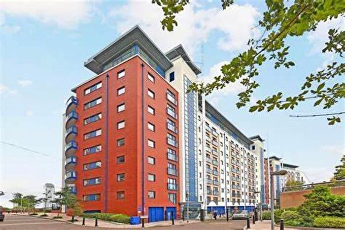 1 Bedroom Flat To Rent In Nova Building, Newton Place, South Quay, Canary Wharf, London, E14
