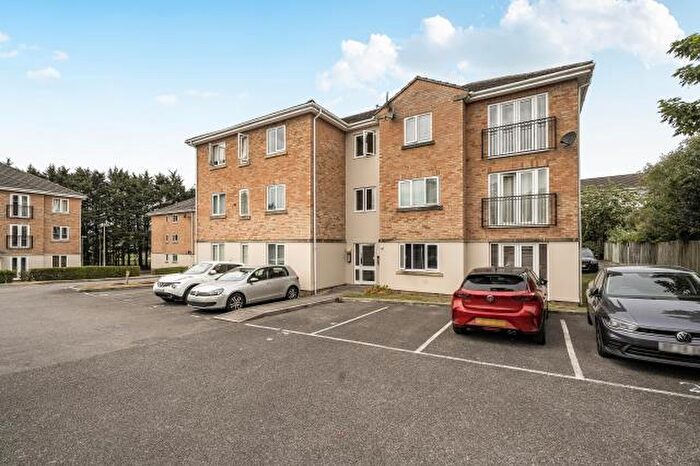 2 Bedroom Apartment For Sale In Tarn Howes Close, Thatcham, RG19