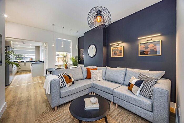 6 Bedroom End Of Terrace House To Rent In Montpelier Road, NG7