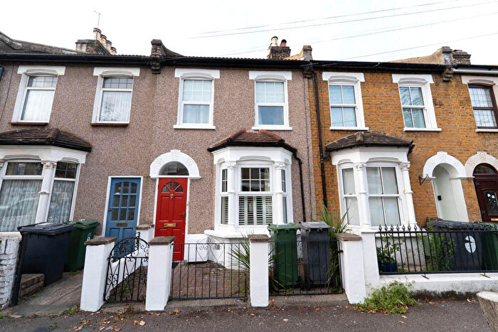 2 Bedroom Terraced House For Sale In Oakdale Road, Leytonstone, E11