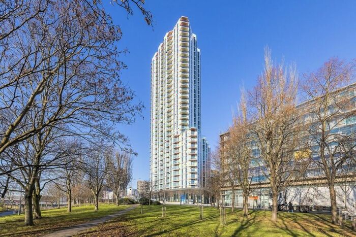 Flat To Rent In Daneland Walk London, N17