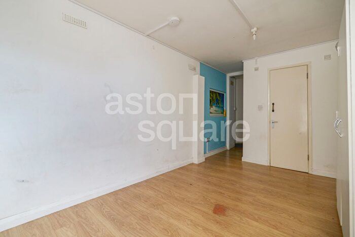 Studio To Rent In Glengall Road, Edgware, HA8