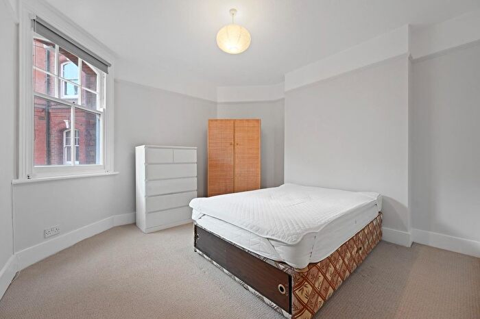 3 Bedroom Flat To Rent In Johnson Mansions, Queens Club Gardens, W14
