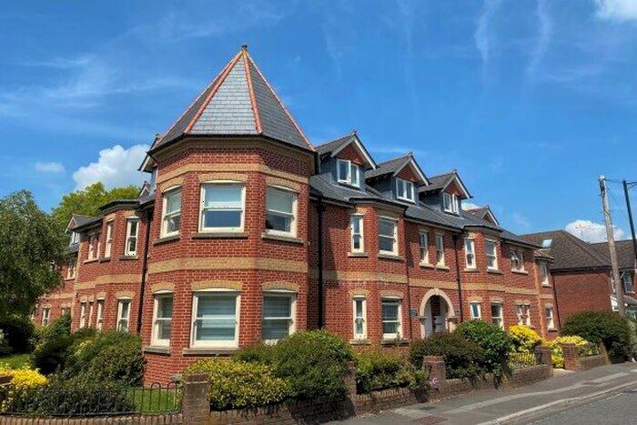 2 Bedroom Flat To Rent In Duttons Road, Romsey, SO51