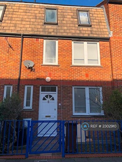 4 Bedroom Terraced House To Rent In Grand Union Crescent, Hackney, E8