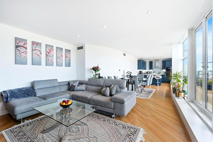 2 Bedroom Flat For Sale In Apollo Building, Newton Place, London, E14