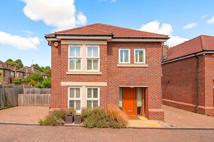 4 Bedroom Detached House To Rent In Harris Close, Finchley, N11