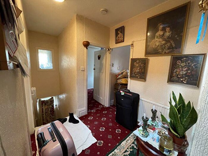 3 Bedroom Flat For Sale In Heaton Road, Heaton, Newcastle Upon Tyne, NE6