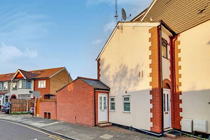 1 Bedroom Maisonette To Rent In Salisbury Avenue, Barking, IG11