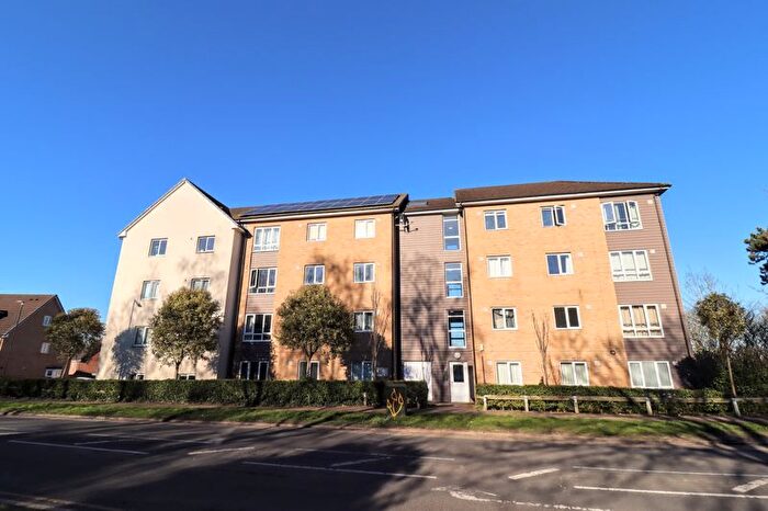 2 Bedroom Flat For Sale In Bunkers Crescent, Bletchley, Milton Keynes, MK3