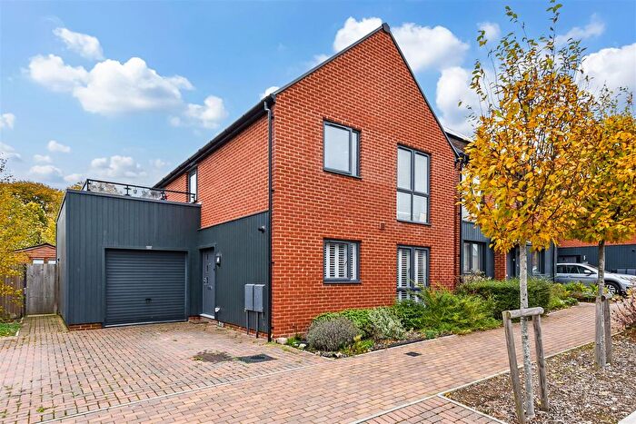 4 Bedroom Detached House For Sale In Woodpecker Way, Picket Piece, SP11