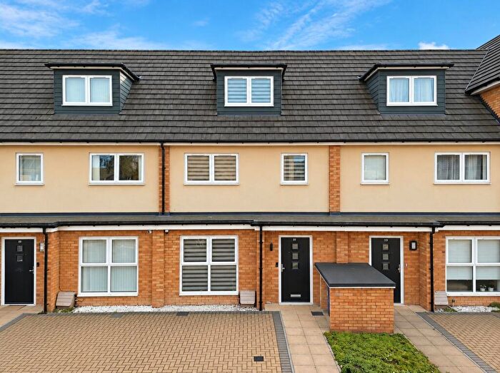 3 Bedroom Terraced House For Sale In Sartoria Close, Grays, RM20