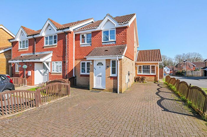 3 Bedroom End Of Terrace House For Sale In Lewis Close, Harefield, Middlesex, UB9