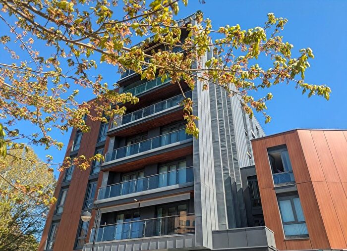 1 Bedroom Flat To Rent In Queensway, Redhill, RH1