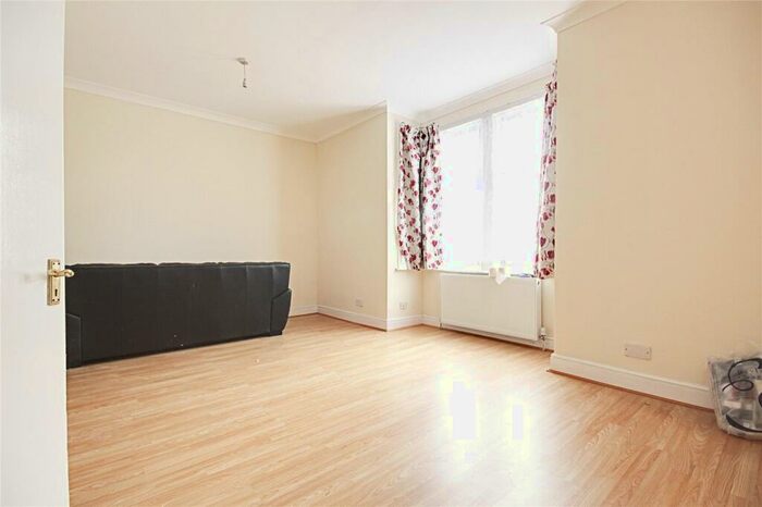1 Bedroom Maisonette To Rent In Green Street, Enfield, Greater London, EN3