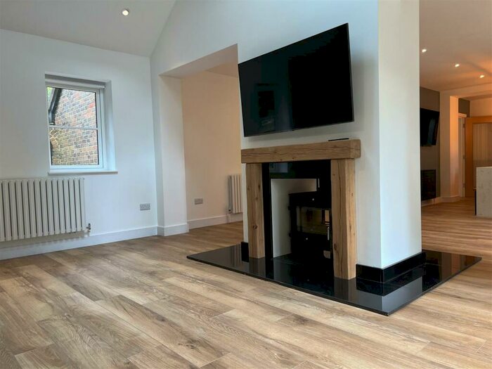 4 Bedroom Detached House To Rent In Blackwater Lane, Crawley, RH10