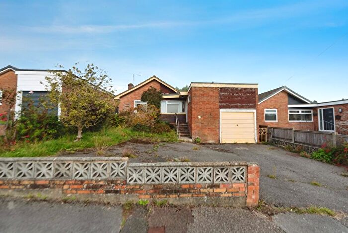 3 Bedroom Detached Bungalow For Sale In Cedar Crescent, Horndean, Waterlooville, PO8