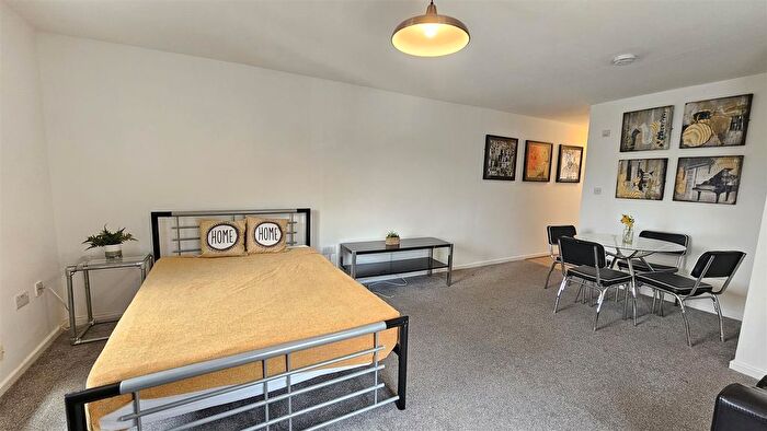 Studio To Rent In Flat River Court, Ferry Lane, Cambridge, CB4