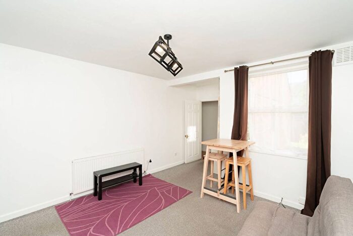 1 Bedroom Flat For Sale In Gammons Lane, Watford, WD24