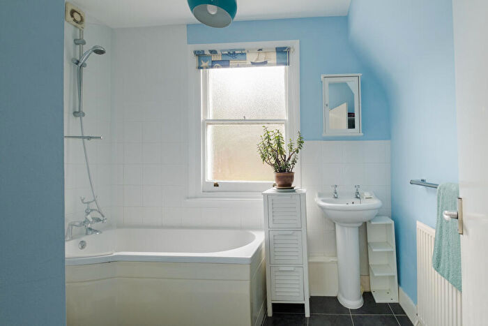 1 Bedroom Flat For Sale In Florence Road, London, N4